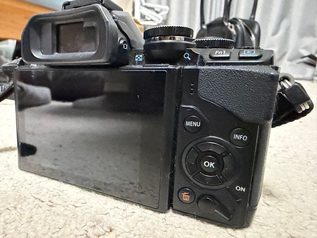 OLYMPUS OM-D E-M10 レンズ2本セット 動作良好