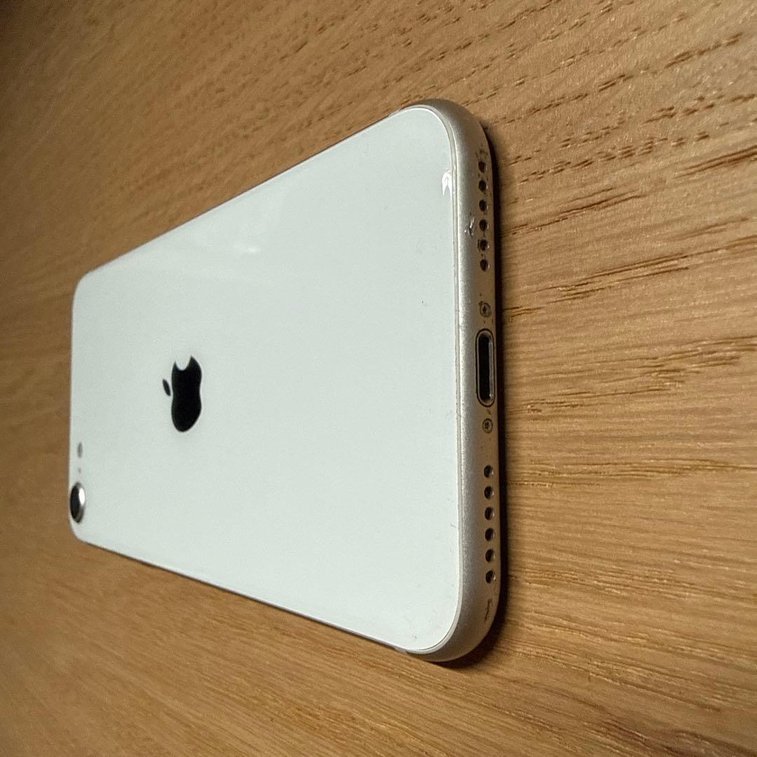 iPhone SE (第3世代) スターライト 64GB 本体