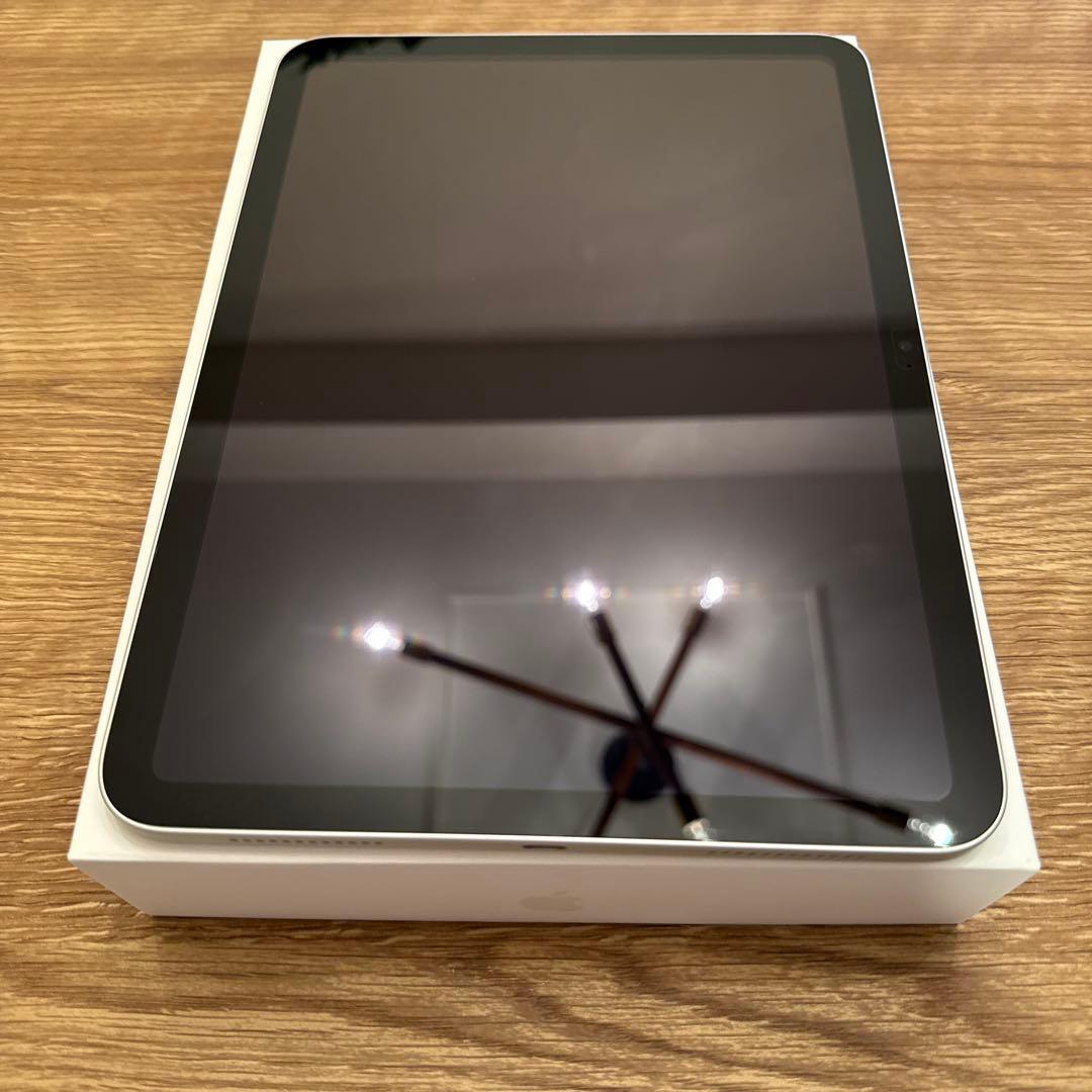 美品　iPad 10世代 64GB（アイパッド、アイパット、ipad）シルバー