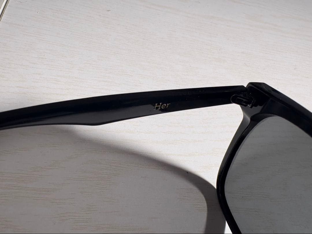 小物 GENTLE MONSTER Her 01