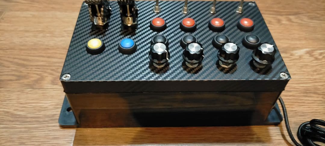 PCシムレース用ボタンボックス（カーボン、突起）