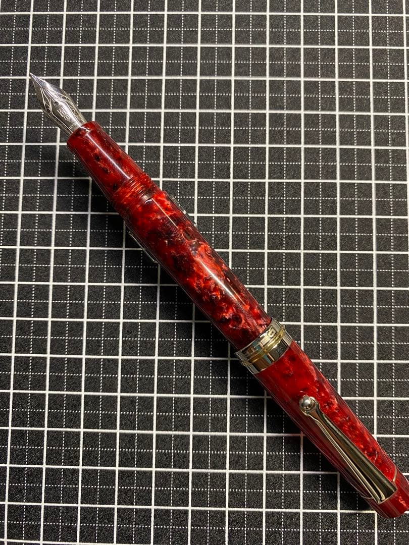 DELTA VINTAGE collection Red 万年筆　字幅M