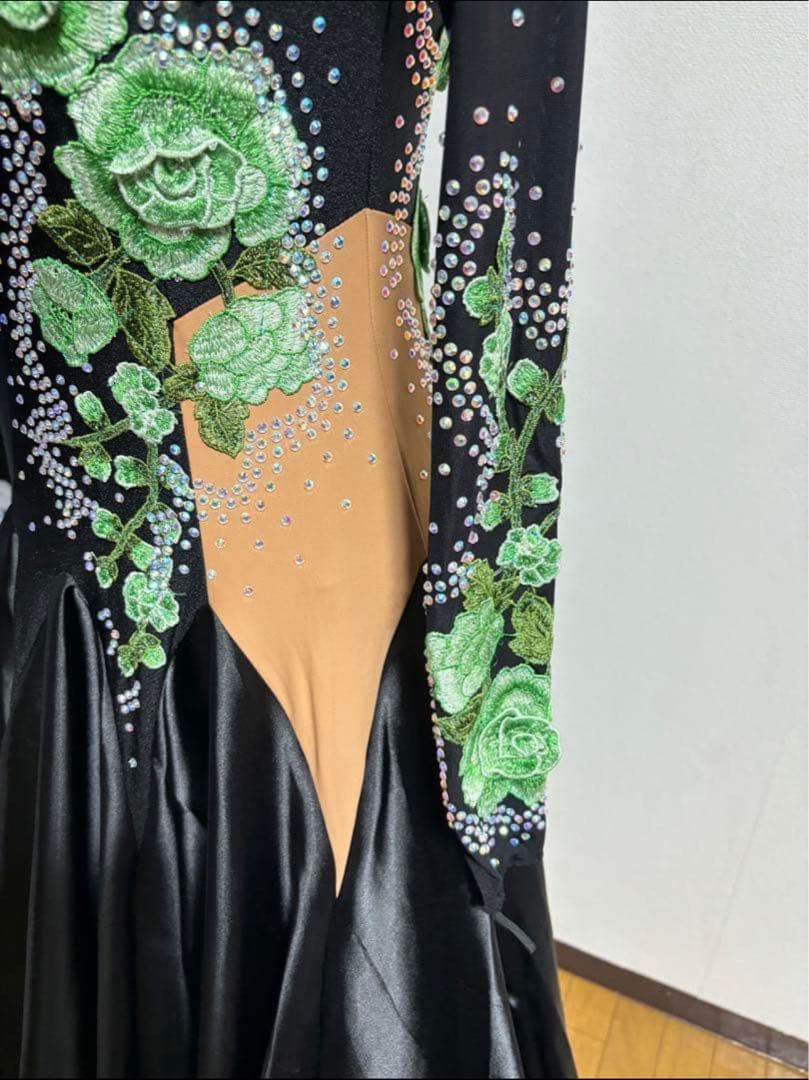 社交ダンスドレス　豪華　新品　M