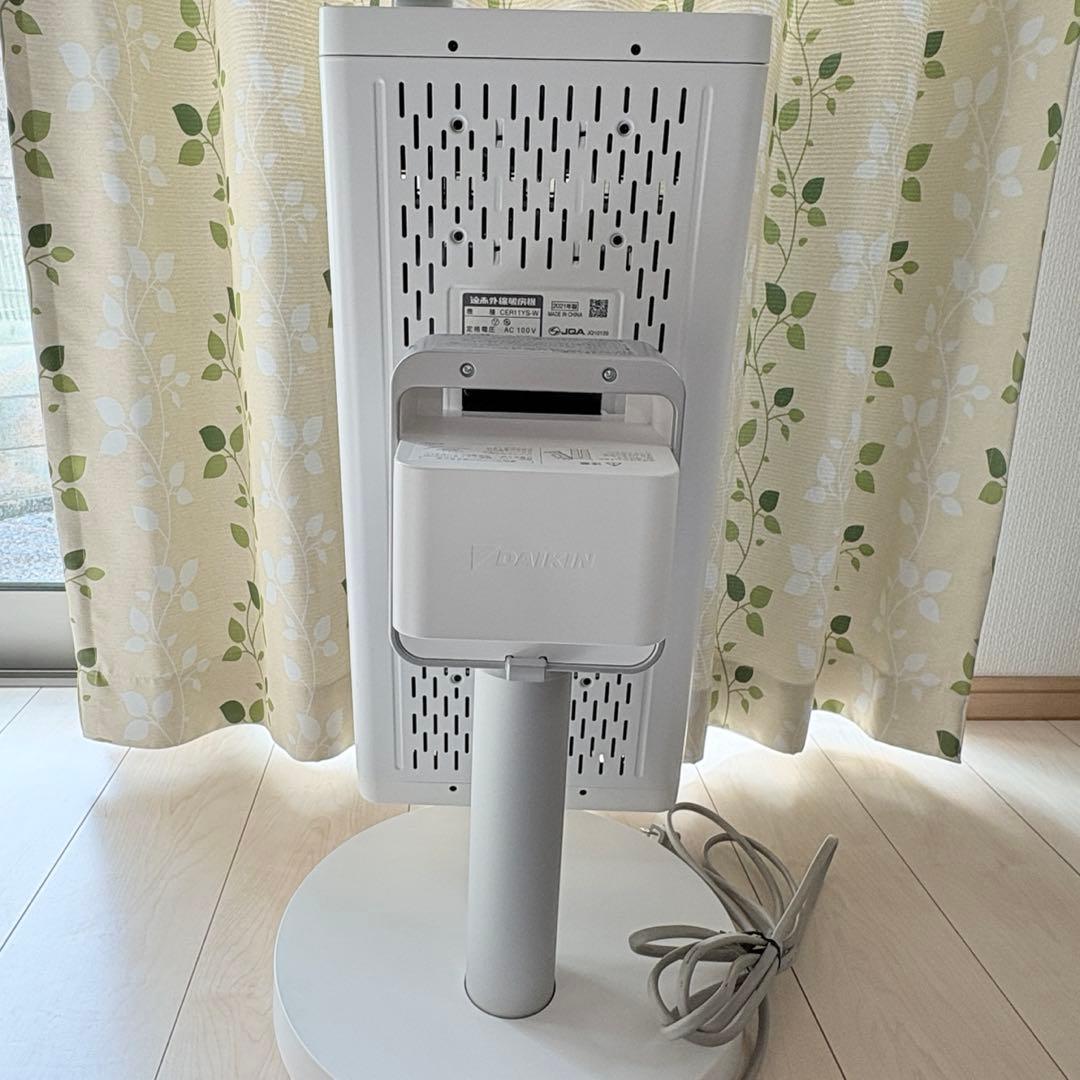 【美品】ダイキン　遠赤外線暖房機　セラムヒート 2021年CER11YS-W 白