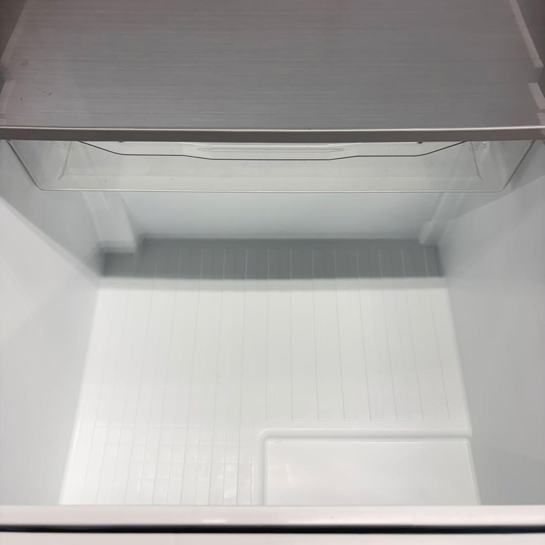 702 東芝大型冷蔵庫　300L強　小型　一人暮らし　右開き　自動製氷　シルバー