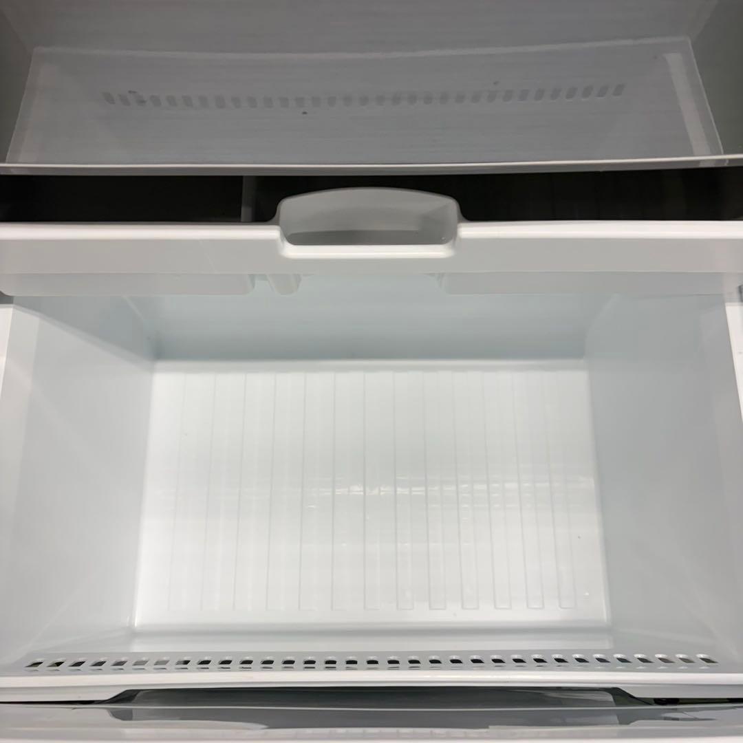 702 東芝大型冷蔵庫　300L強　小型　一人暮らし　右開き　自動製氷　シルバー