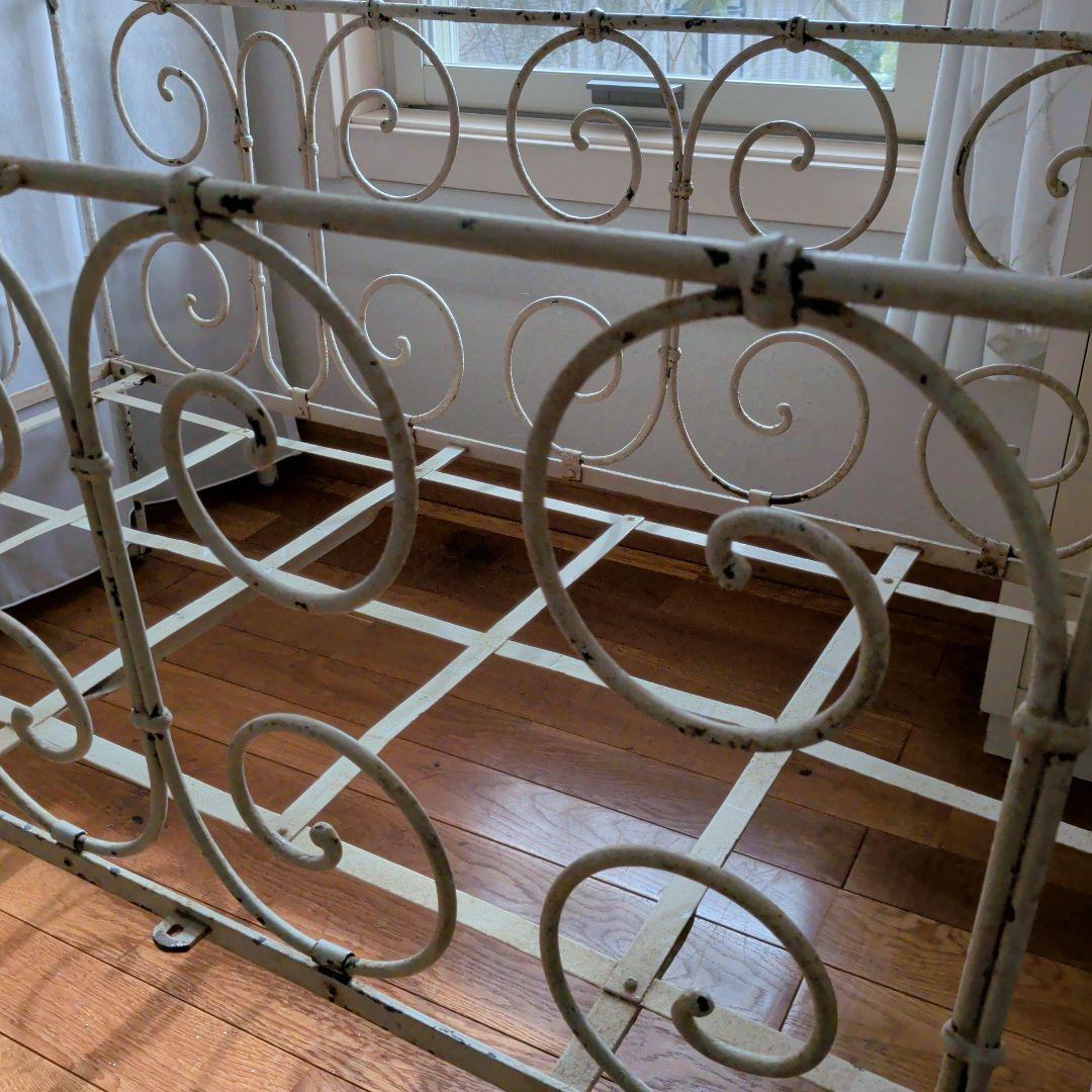 フレンチアンティーク　アイアンベビーベット　ホワイト