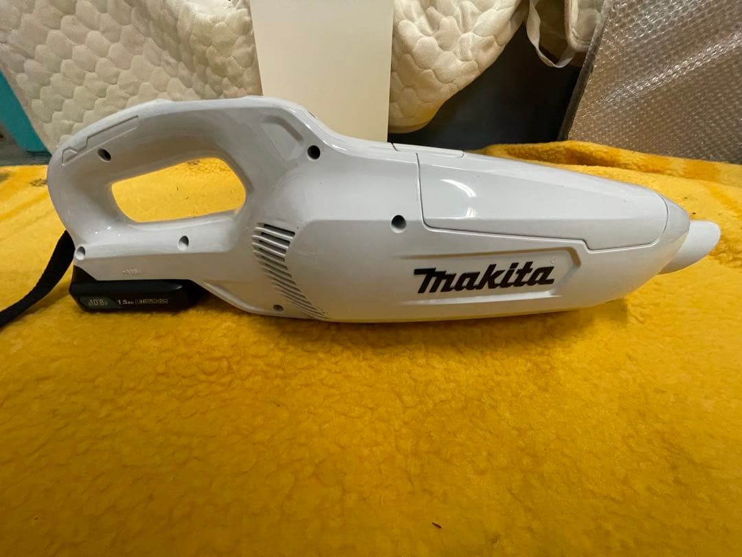 Makita マキタCL107FD充電式クリーナー（バッテリー付き）