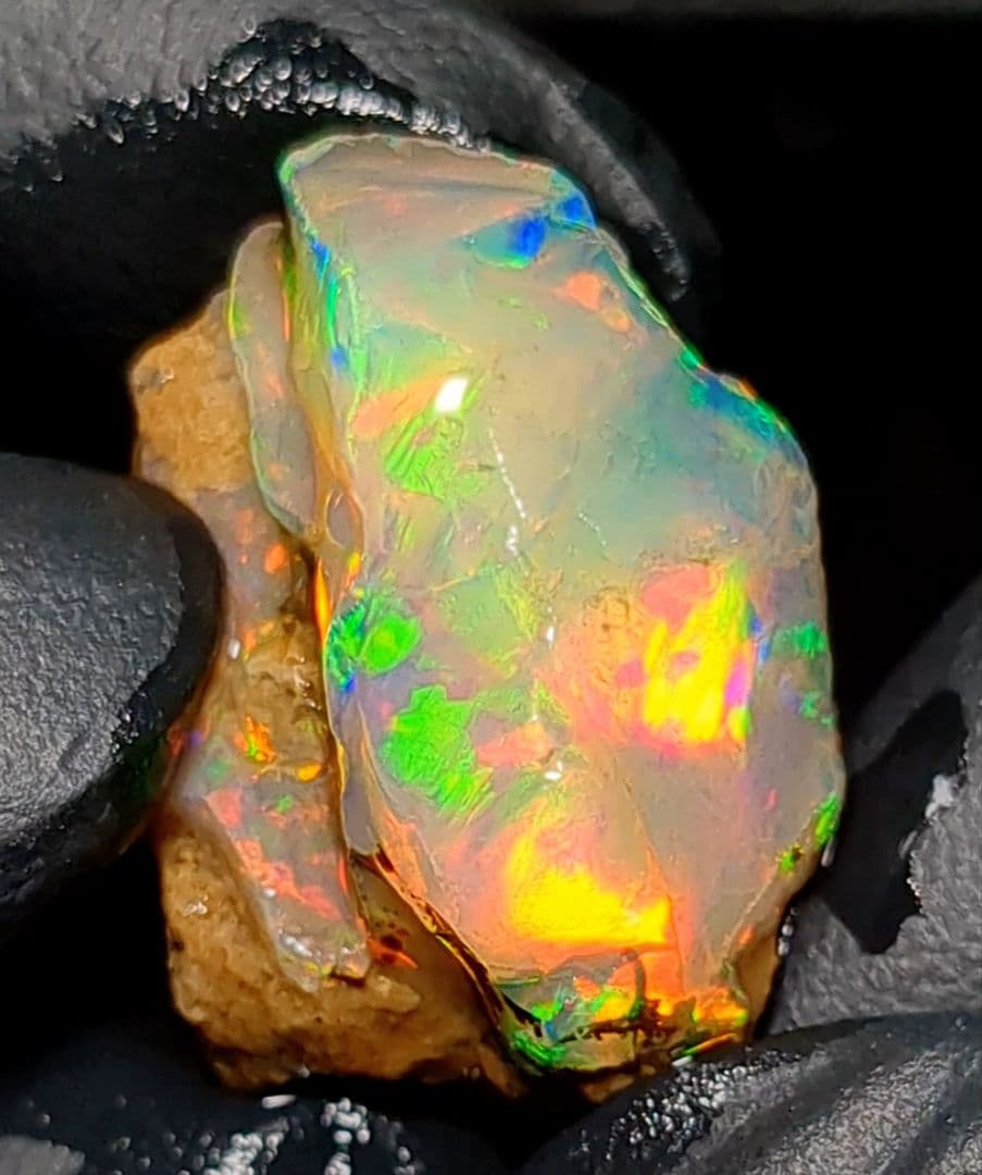 【20ct】エチオピア　オパール　原石　天然石　鉱物　標本　虹　ハニカムオパール