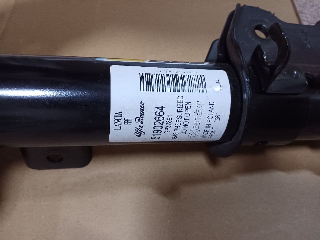 アバルト595 純正サスペンションキット スプリング付き