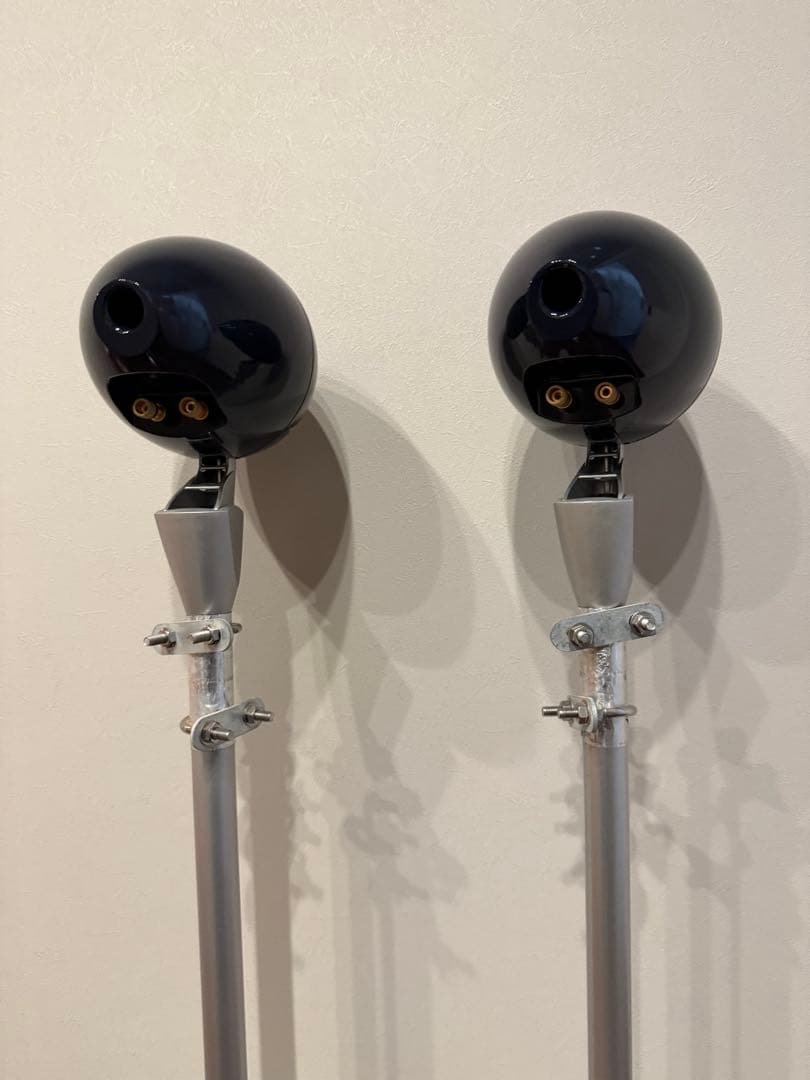黒色モダンスピーカー スタンド付き