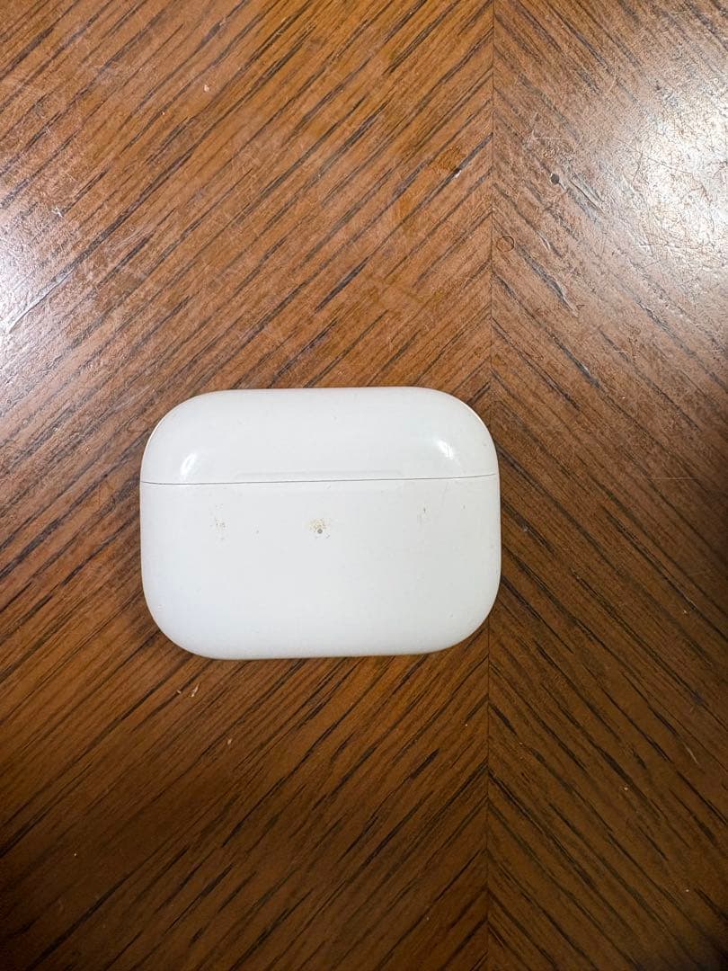 AirPods pro 2本体と充電ケース　(ドラえもんカバー付き)