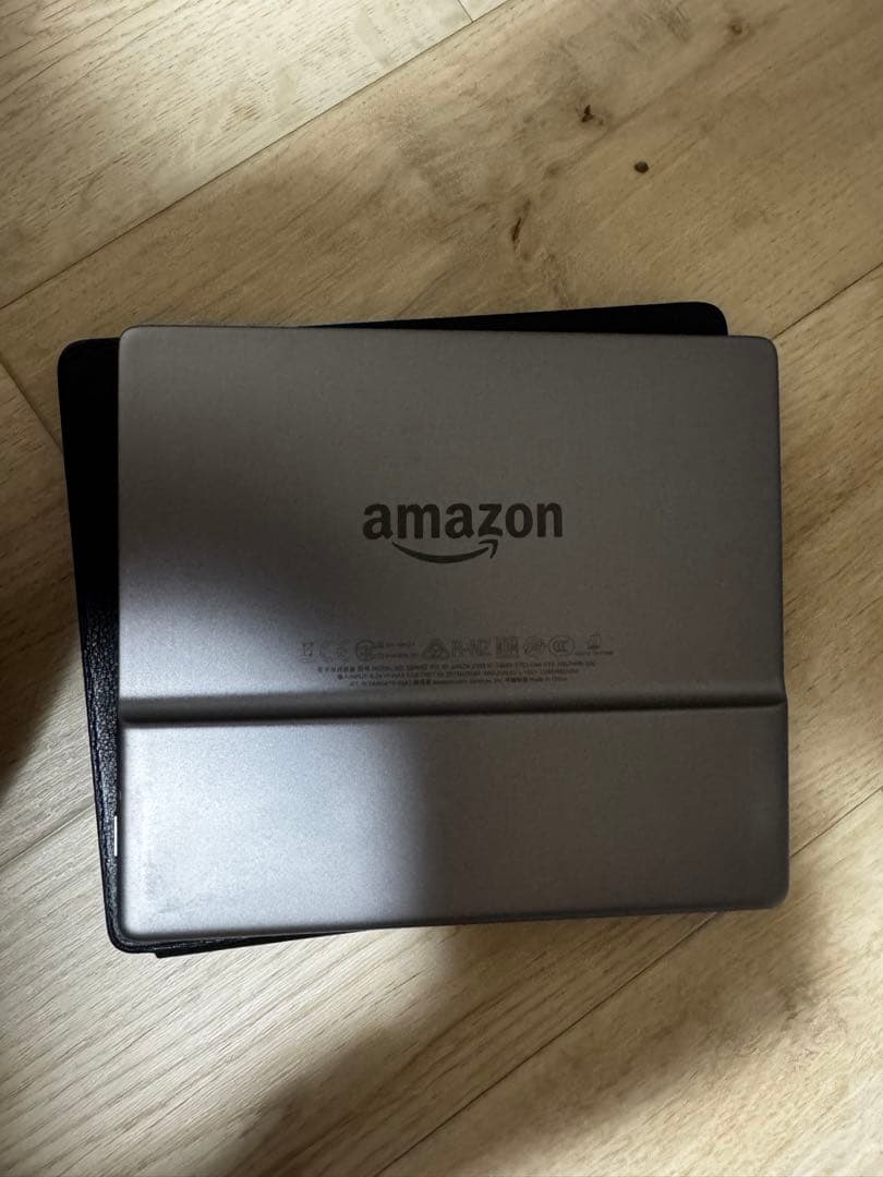 Kindle Oasis (第10世代) 本体とカバー