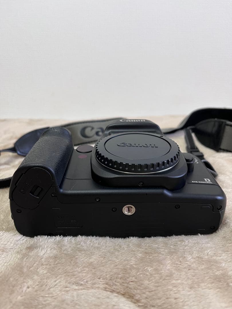 ★Canon EOS55 フィルムAF一眼レフ　交換レンズ2本他、道具一式！