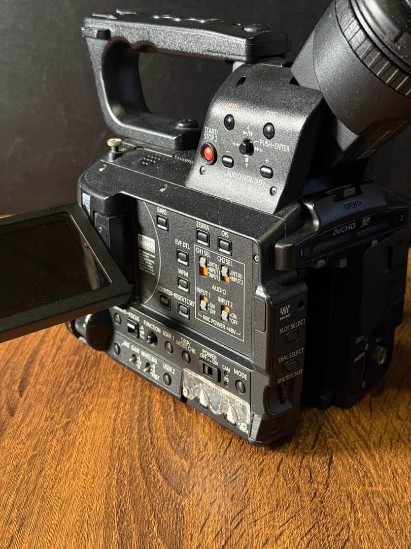 【Panasonic AG-AF105A 業務用ミラーレスビデオカメラ】