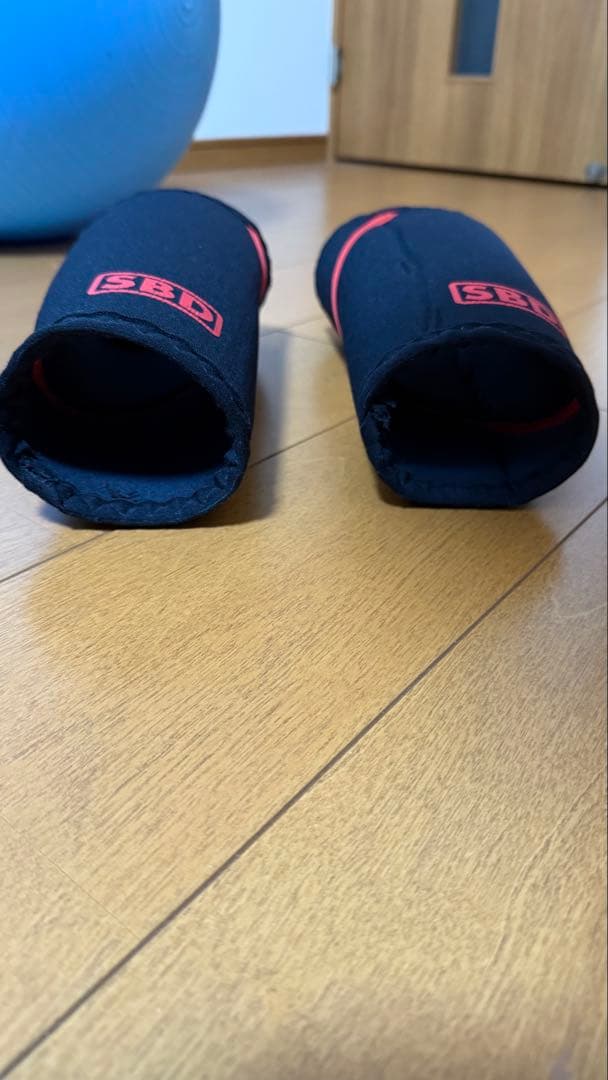 SBD 2013ニースリーブ　サイズM 黒/赤 ネオプレン