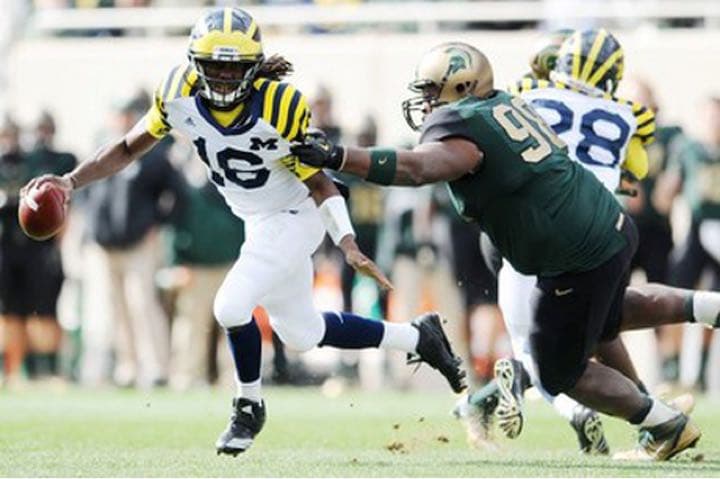 アディダス ミシガン大学