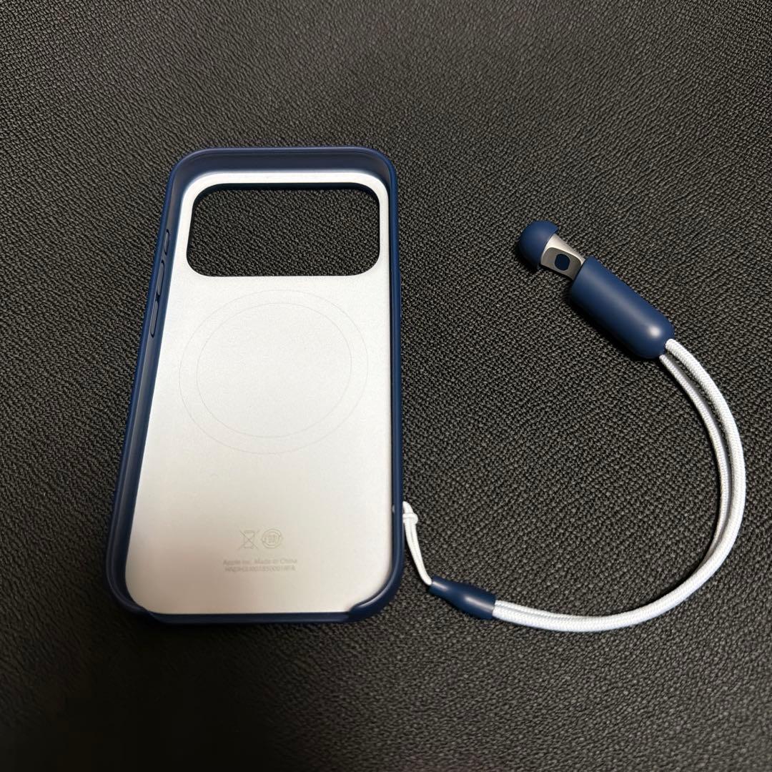Beats iPhone 17 PRO Kickstand Case ストラップ