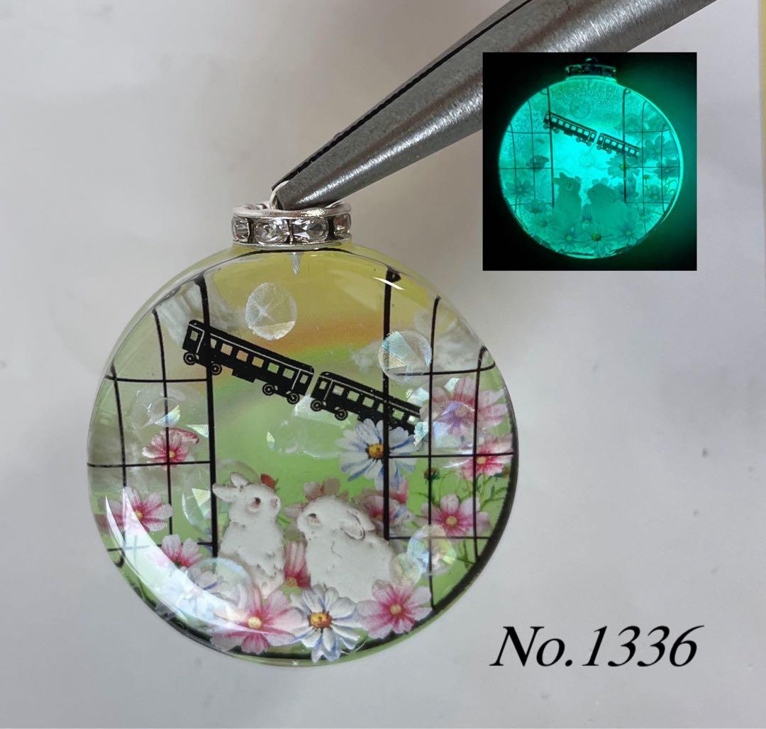 RUKURUKU/ぶどうの森の子猫達　蓄光　オルゴナイトキーホルダー