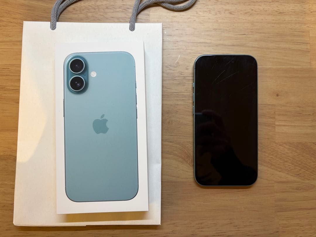 【動作良好／箱・付属品新品】iPhone16 128GB ティール ひび割れあり
