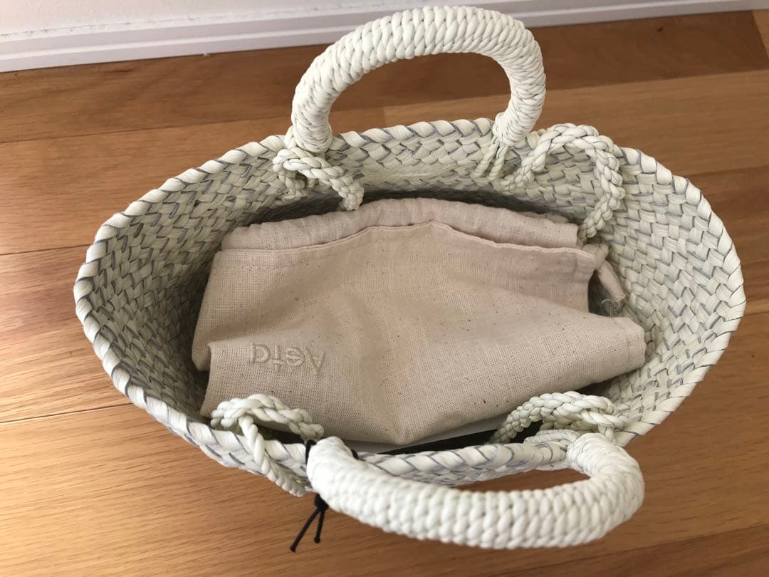 Aetaレザーバスケット　Sショルダー　新品未使用　ホワイト