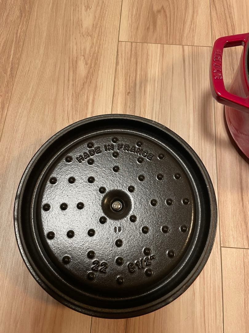 ストウブstaubピコココット ラウンド 22cm　レッド