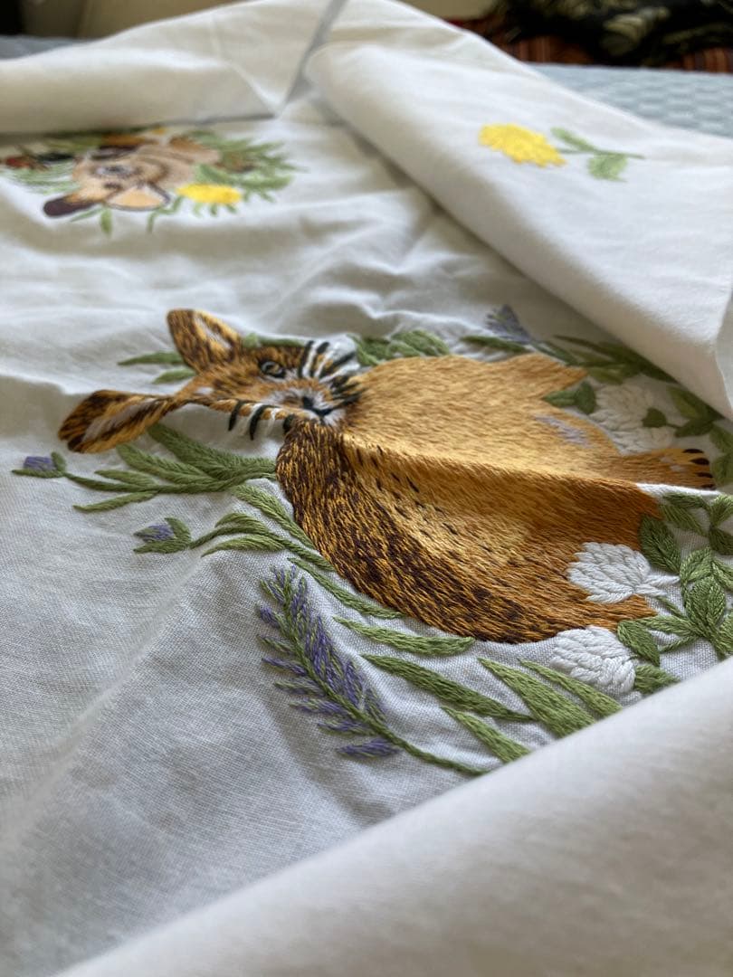 ウサギ刺繍のテーブルクロス87x87cm