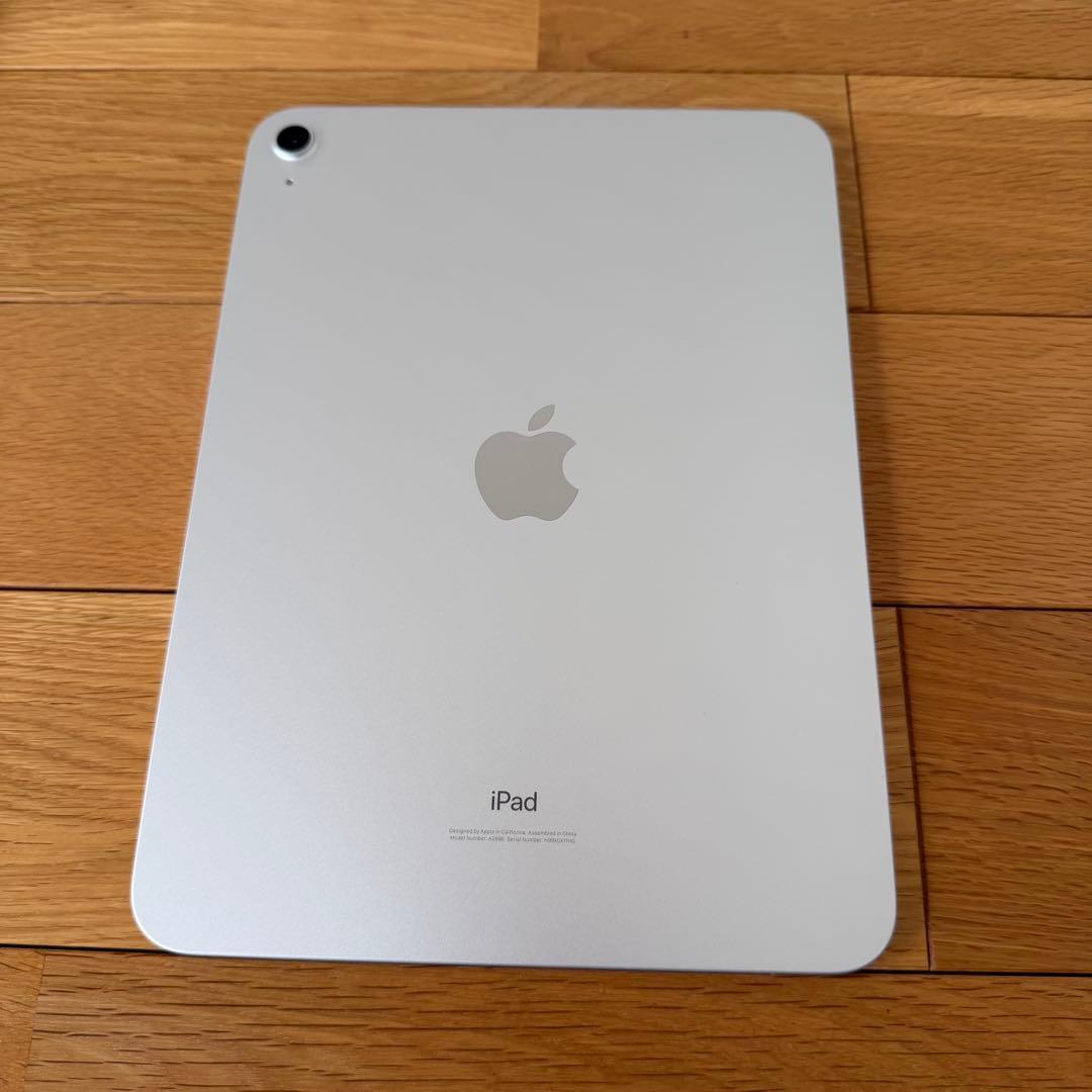 iPad 代10世代 64GB シルバー ケース付き フィルム貼り済