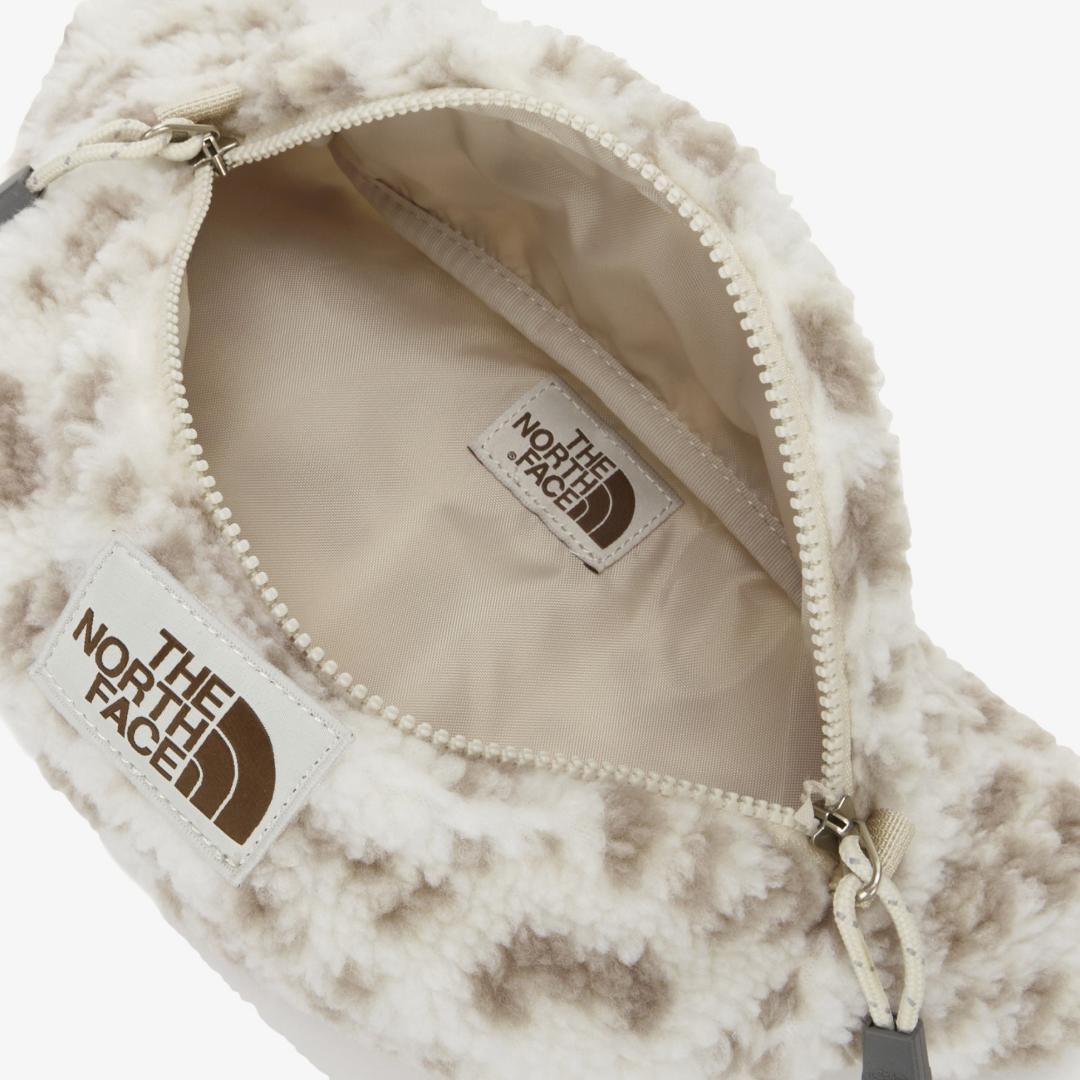 海外！ノースフェイス　ボディバッグ　ショルダーバッグ　レオパード柄　ベージュ