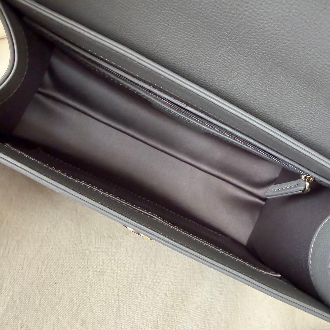 セルフォード　ビジューツイストバックルハンドバッグ　グレー