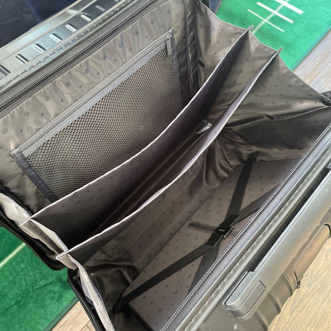 完売品 生涯保証RIMOWA ESSENTIAL SLEEVE コンパクト