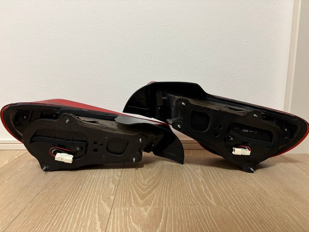 【本日のみ値下げ価格】絶版　TOM'S LEDテールランプ　86 BRZ