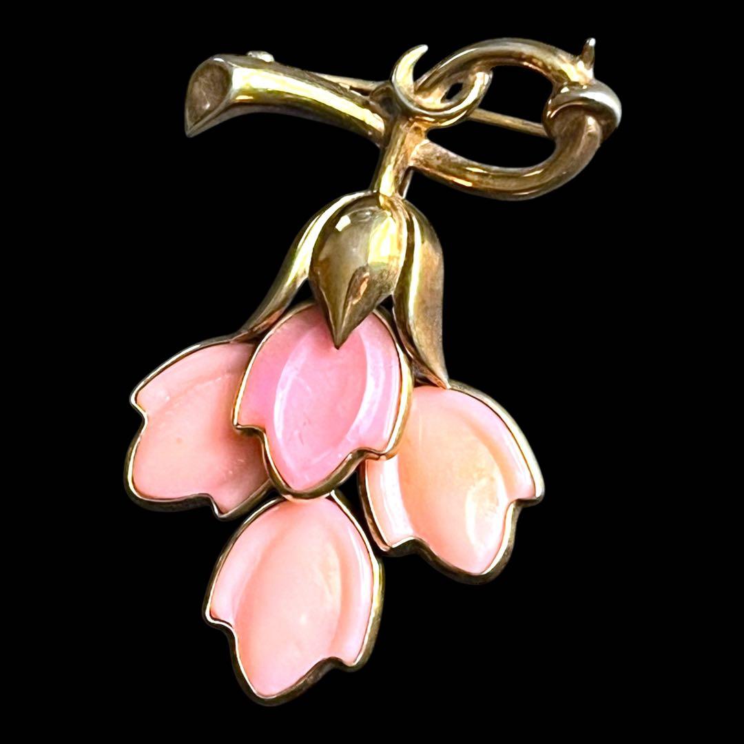 レアカラー☆TRIFARI☆ピンクミルクガラス☆ハナミズキのスイングブローチ