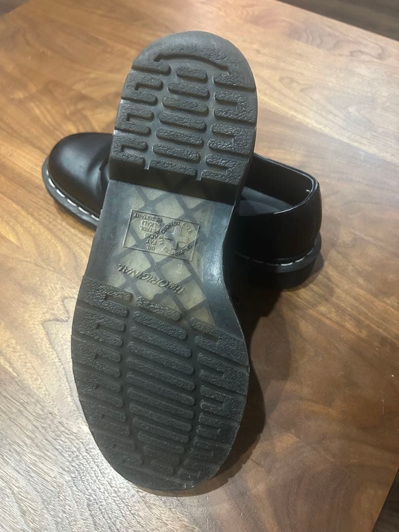 ドクターマーチン 3ホール　白ステッチ ブラック