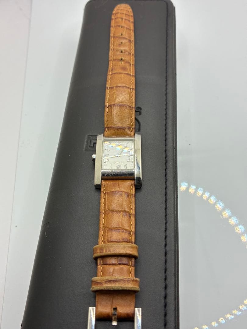 FENDI フェンディ 良品 レディース腕時計 7000L 箱付き 稼働