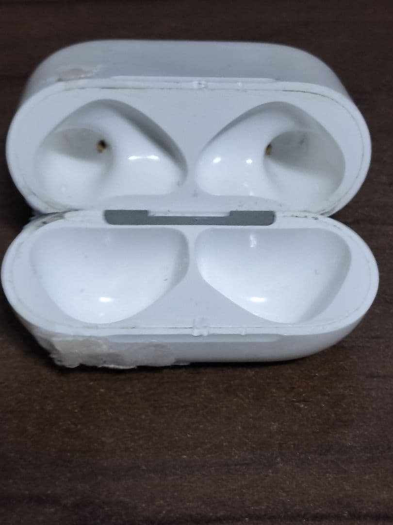 AirPods4（ANC）本体、イヤホン付 外装に汚れあり