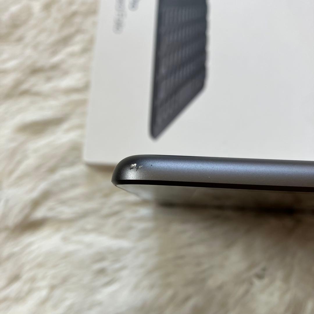 【完動品】iPad 第8世代 32GB 【すぐ発送】【付属品】