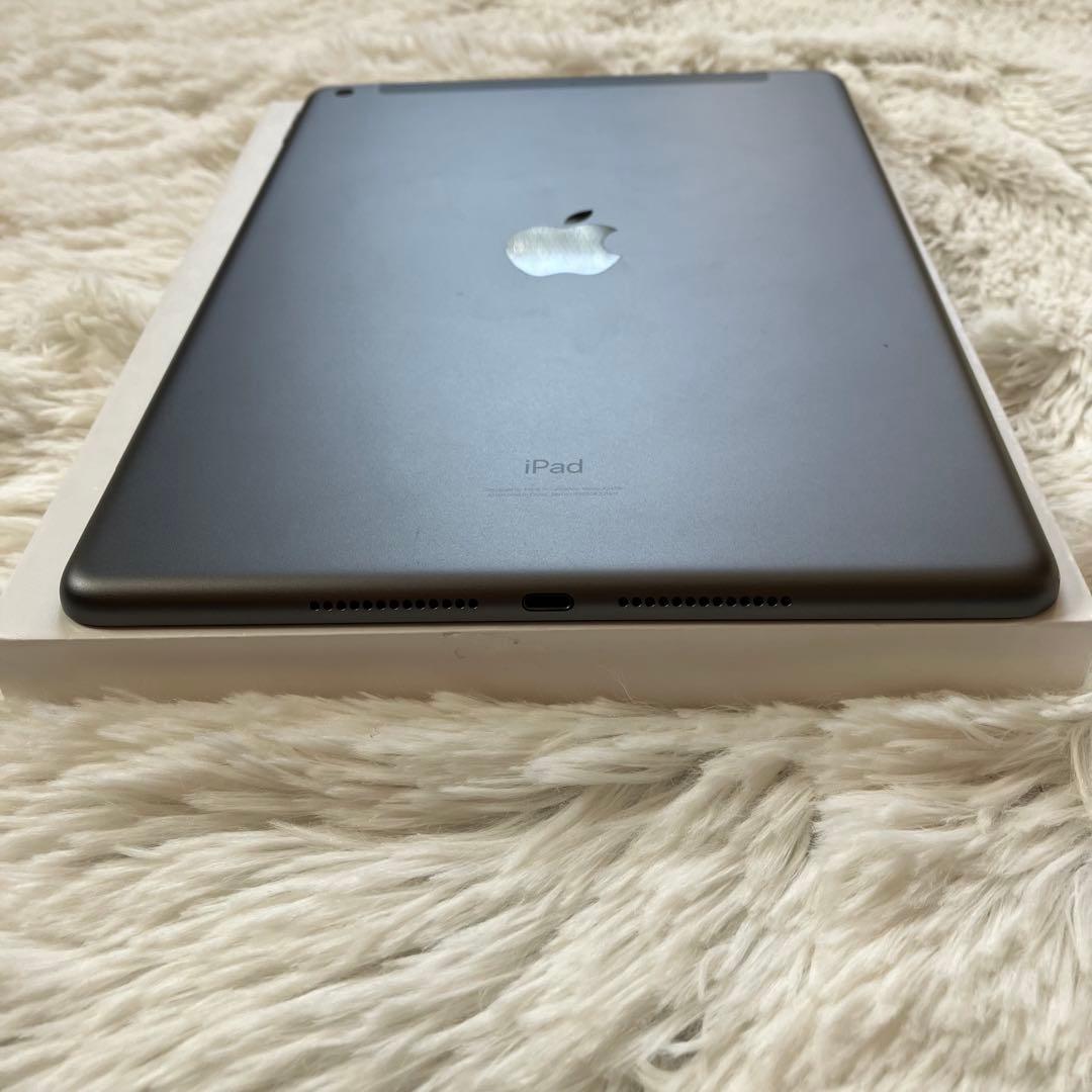 【完動品】iPad 第8世代 32GB 【すぐ発送】【付属品】