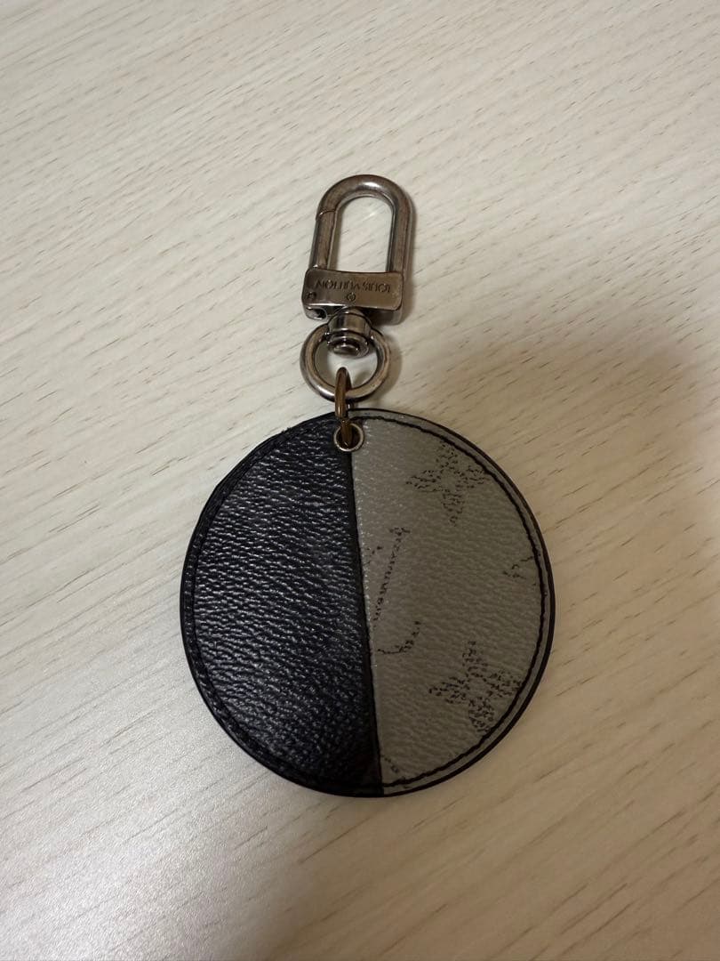 ルイビィトン　レザー キーホルダー グレー ブラック ネイビー
