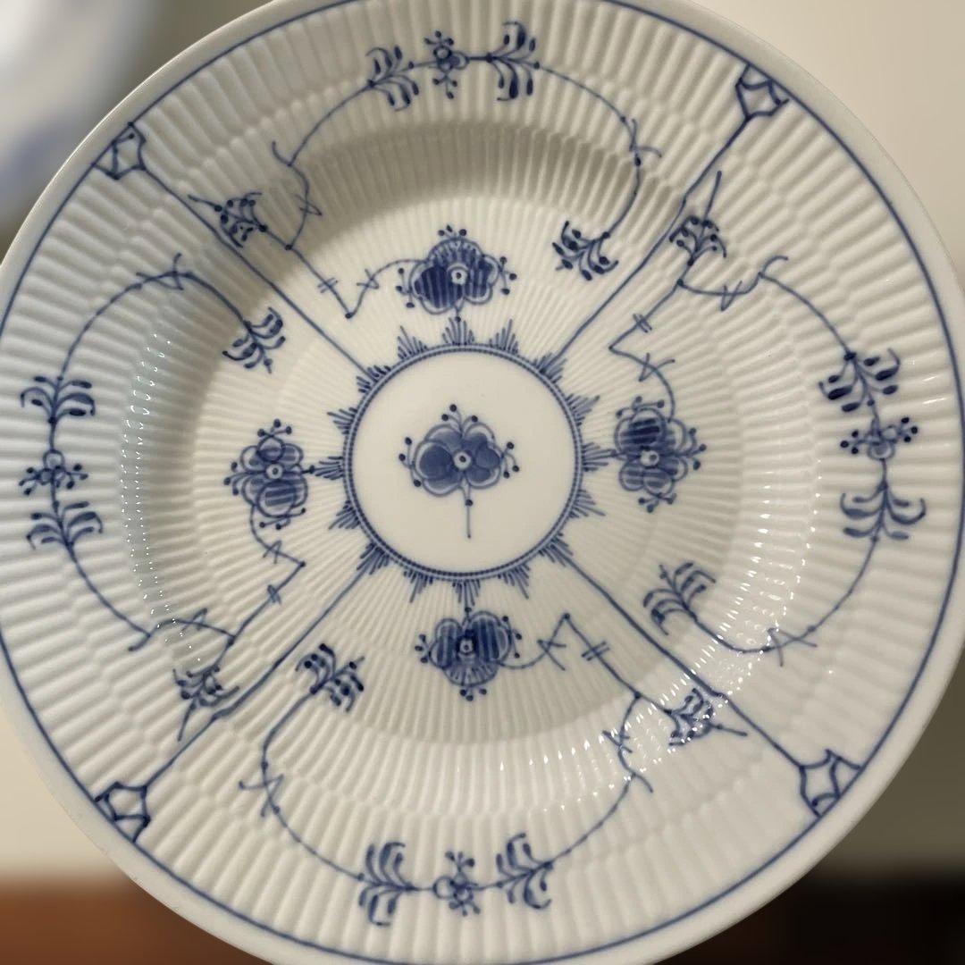 ロイヤルコペンハーゲンディナー皿 同寸、柄違い２枚 25.5×4 デンマーク製