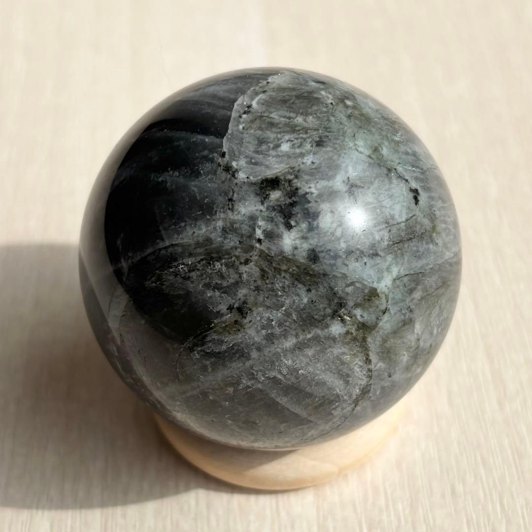 ピンク系ブルー系の2色シラー入り　ラブラドライト　スフィア　天然石