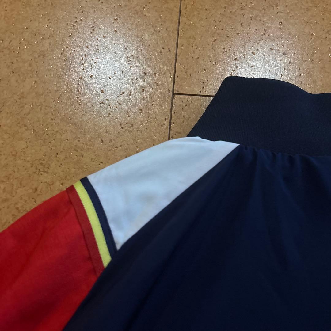 数量限定モデル　人気完売　ヨネックス ヒートカプセル ウィンドジャケット L 赤