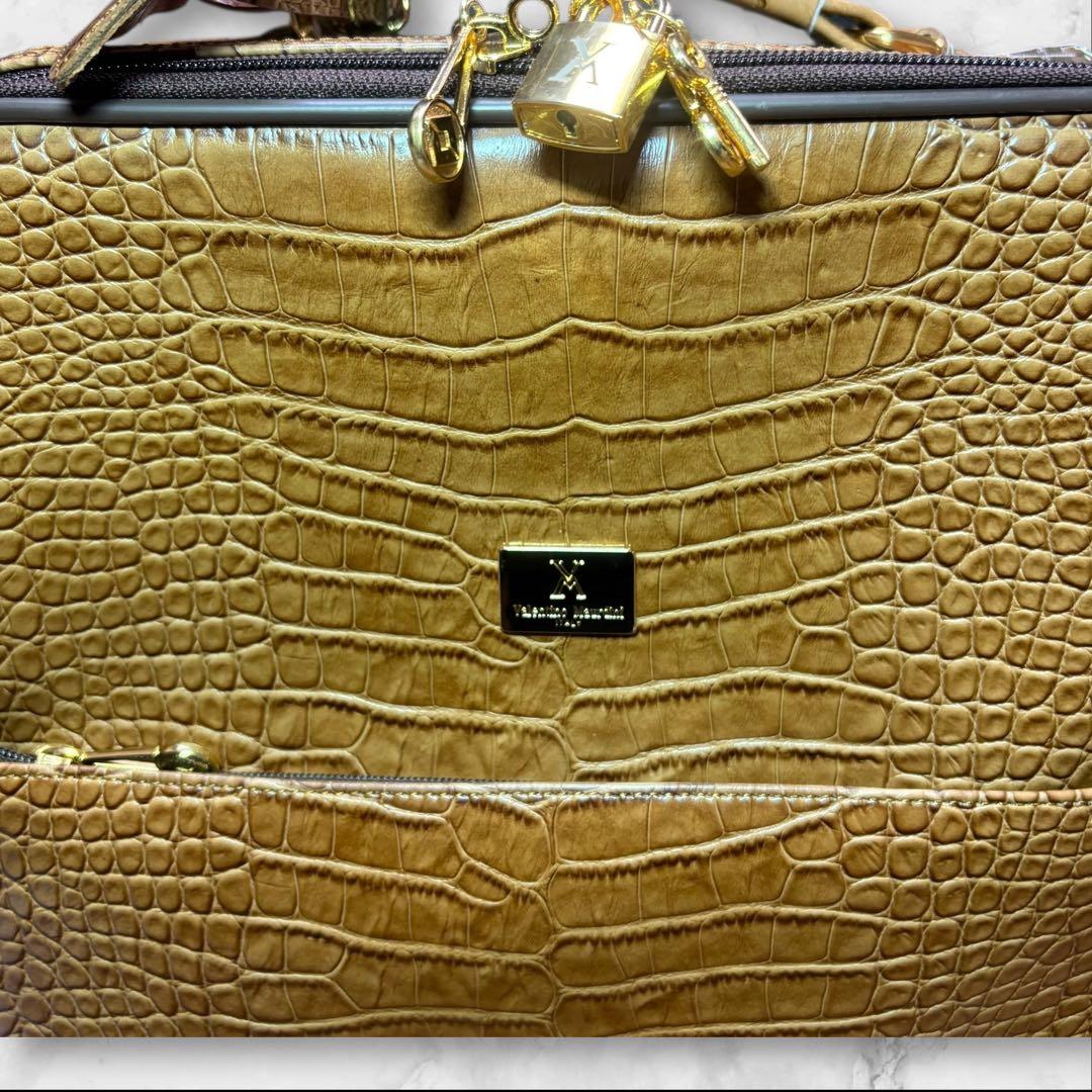 【希少】珍しい　新品未使用 Valentino Marudini クロコ型押し