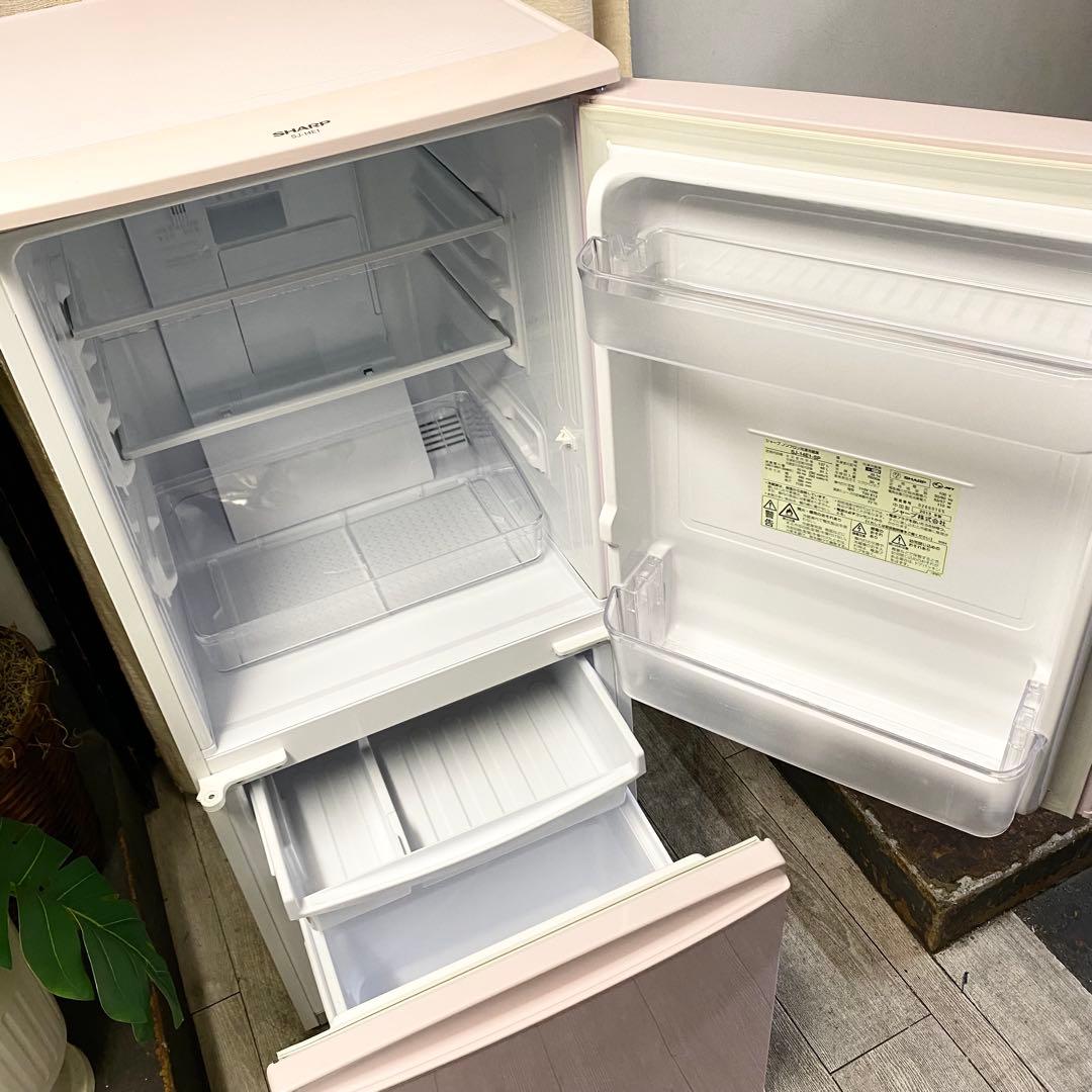 可愛いキッチンに大変身♪人気のピンク♪2ドア冷凍冷蔵庫137L