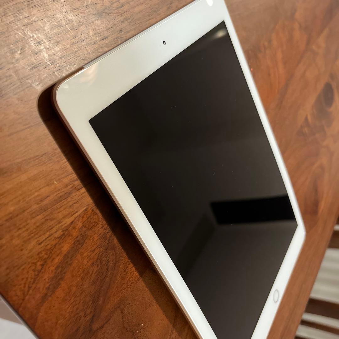 Apple ipad 第6世代 Wifi + cellular 32GB