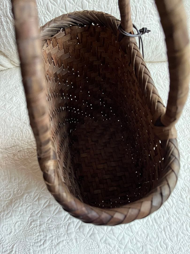 かごや　未使用　冬用　フェイクファー蓋付きくるみ籠　網代編み　　リネン巾着袋付き