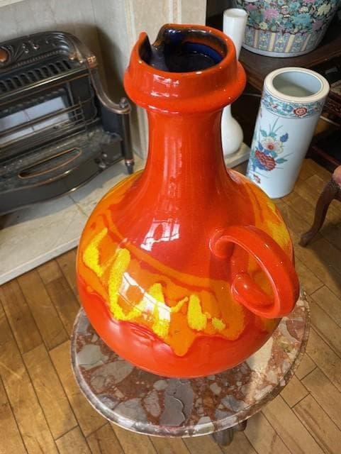 陶器製のユニークな装飾品