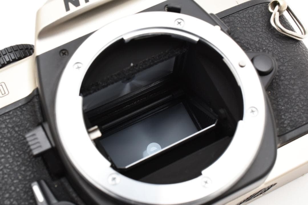 超美品 NIKON ニコン FM10 フィルムカメラ　モルト新品交換済 B543