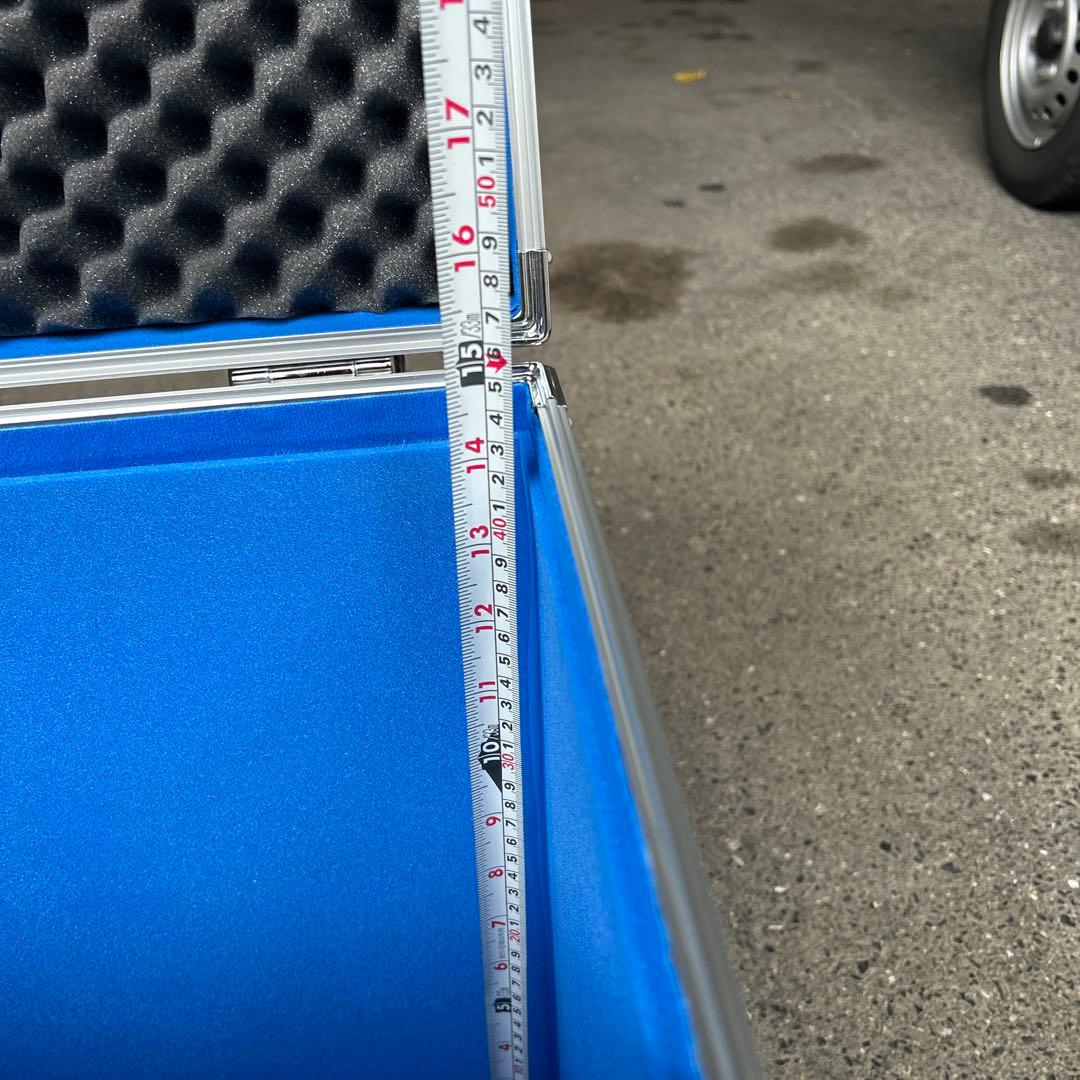 アルミ製シルバーケース 鍵付き　ポータブルアンプ用