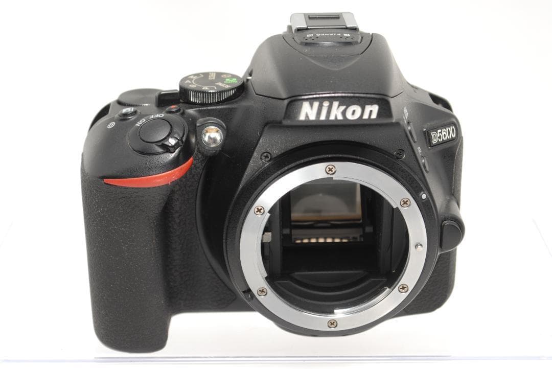 ☘️ショット数少なめ⭐美品☘️Nikon D5600 ダブルズームキット